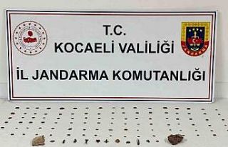 Durdurulan araçta tarihi eser niteliğinde sikke...