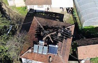 Düzce’de 2 katlı evde yangın