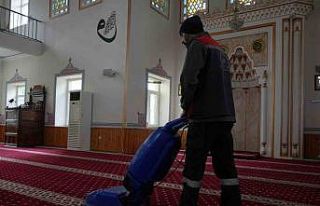 Düzce’de camiler sürekli temizleniyor