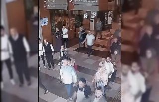 Elazığ’da deprem anı hastanenin güvenlik kamerasına...