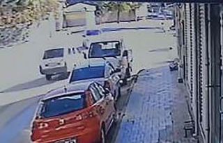 Elazığ’da iki otomobilin çarpışma anı kameraya...