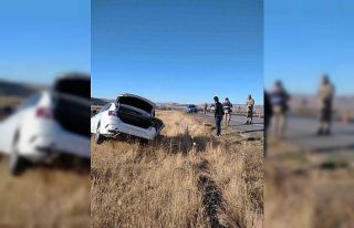 Elazığ’da otomobil takla attı: 2 yaralı