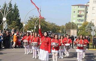 Ellerinde bayraklarla Cumhuriyet için yürüdüler