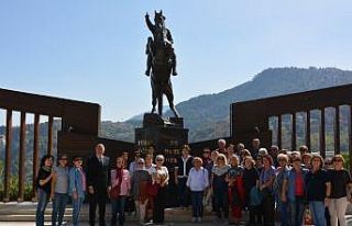 Emekli öğretmenlerden Başkan Kumral’ a ziyaret