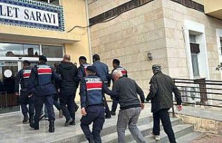 Emet’te sit alanında kaçak kazı yapan 8 kişiden...