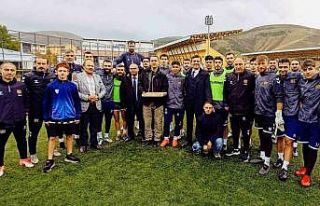 Emniyet Müdürü Erkol’dan Bayburtsporlu oyuncalara...