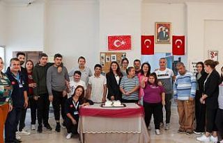Engelsiz Yaşam Merkezi’nde doğum günü kutlaması