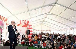 Er, Çocukların neşesine ortak oldu