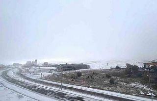 Erciyes’te kar yağışı sürüyor