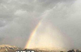 Erzincan yağmura teslim oldu, ardından oluşan gökkuşağı...