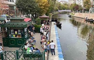 Eskişehir’de gondol sırası yoğunluğu oluştu