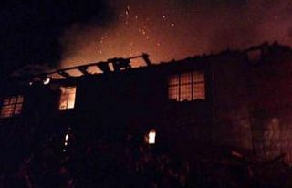 Evde çıkan yangında yalnız yaşayan adam yanarak...