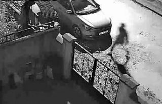 Evin bahçesinden bisiklet çalan şüpheli kameraya...