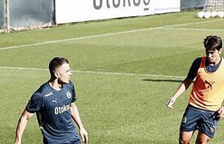 Fenerbahçe, Samsunspor maçı hazırlıklarını...