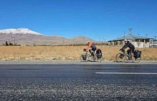 Fransız çift 90 günün sonunda bisikletle Bitlis’e...