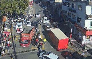 Freni patlayan traktör 2 araca çarptı: 2 yaralı