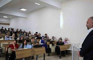 Gazeteciler Cemiyeti Başkanı Özbey, öğrencilerle...