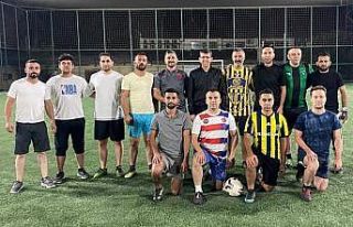 Gazeteciler ve emniyet mensupları arasında dostluk...