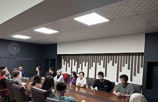 Gençlerin projelerini hayata geçirmek istiyor