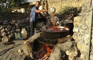 Gercüş’te organik pekmez yapımı başladı