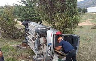 Gölköy’de kontrolden çıkan otomobil devrildi:...
