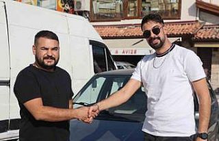 Gülümseten takas: Araba ve telefon hayallerine kavuştular
