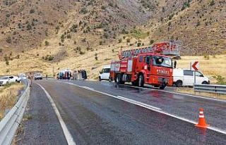 Hakkari’de kamyonet devrildi: 1 yaralı