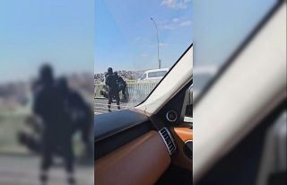 Haliç Köprüsü’nde polis, intihar girişimini...