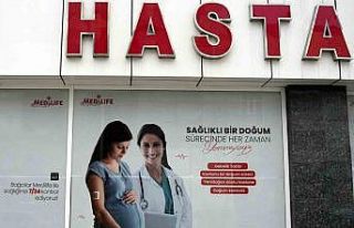 Hastane skandalında hastanenin camında ‘Yenidoğan...