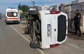 Hastaneye giderken kaza geçirdiler: 2 yaralı