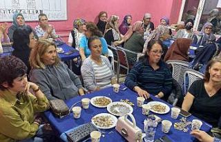 Her ay 2 gün erkekler eve kadınlar lokale gidiyor