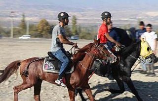 Honaz’da rahvan atlar, Cumhuriyet’in 101. yıl...