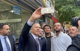 İçişleri Bakanı Ali Yerlikaya ile gençler arasında...