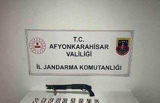 İki kardeş evlerinde uyuşturucu ile yakalandı