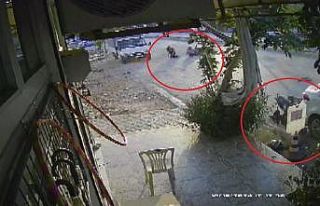 İki motosiklet kafa kafaya çarpıştı: 3 kişi...