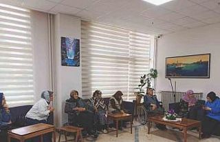 İl Özel İdaresi personelleri huzurevindeki yaşlılarla...