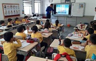 İlkokul öğrencileri aldıkları gıda eğitimleriyle...