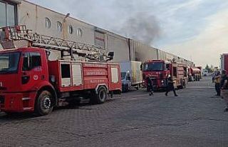 İmalat fabrikasının deposunda çıkan yangın söndürüldü
