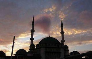 İstanbul’da bulutların oluşturduğu manzara mest...