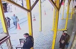 İstiklal Caddesi’nde polise bıçaklı saldırı