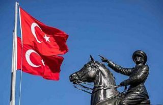 İzmir’de Cumhuriyet Bayramı, dev Türk bayraklı...