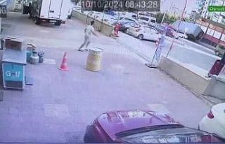 İzmir’de polisten kaçan tır sürücüsü, 2 aracı...