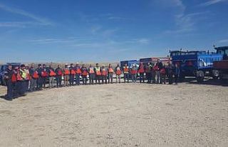 Jandarma ekipleri traktör ve tarım aracı kullanan...