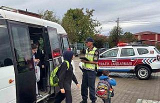 Jandarma ve polis ekiplerinin denetimleri sürüyor