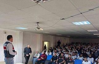 Jandarmadan öğrencilere siber farkındalık ve bilinçlendirme...
