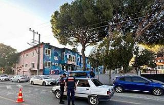 Jandarmadan okul önlerinde ve servis araçlarında...