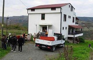 Kaçak villaya yıkım kararı: Eşyalar tahliye edilmeye...