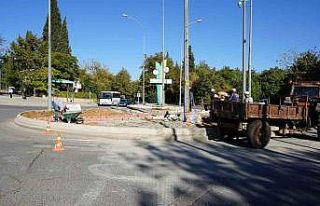 Kahramanmaraş’ta refüj ve kavşaklar yenileniyor