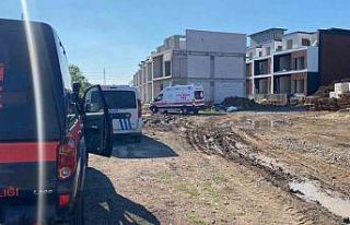 Kalıp sökerken düşen işçi yaralandı