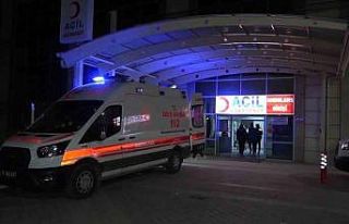 Kamyona çarpan motosikletteki 2 genç ağır yaralandı